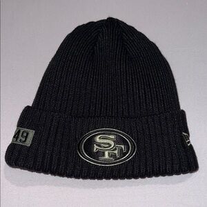 San Francisco 49ers Salute to Service New Era Knit Beanie